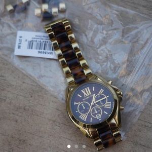 Beautiful Michael Kors tortoise and gold watch!